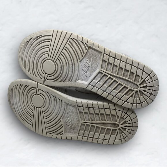 Air Jordan 1 Mid Triple White - 554724-130 - Picture 4 of 6